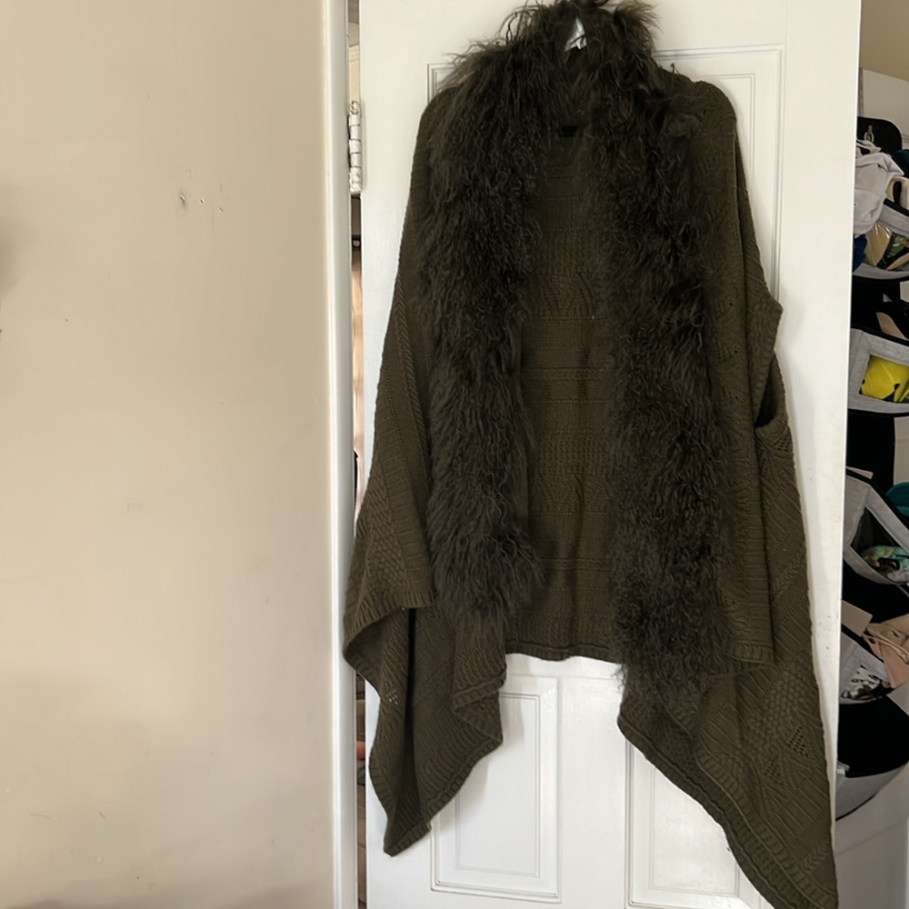Camila Kakadu Calling Shearling Cape Vest - Picture 11 of 15